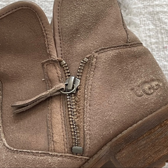 UGG Lavelle Boot Ankle Booties, Side Zippers, Leather and Sheepskin, Heel - Picture 5 of 10